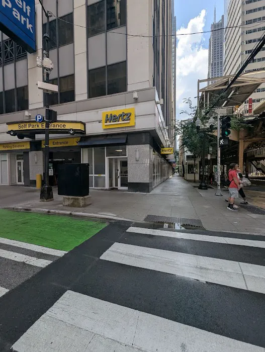 Hertz Car Rental - Chicago - West Washington Street Picture 3