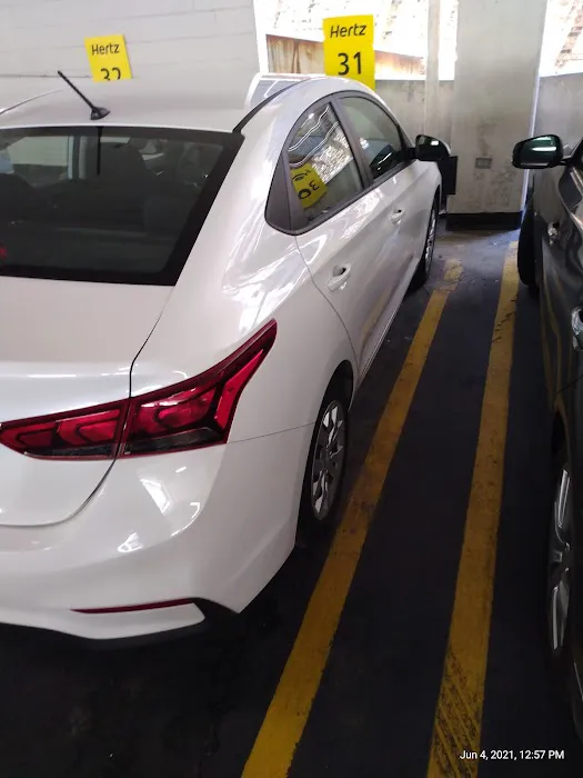 Hertz Car Rental - Chicago - West Washington Street Picture 4