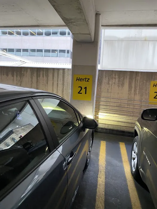 Hertz Car Rental - Chicago - West Washington Street Picture 7