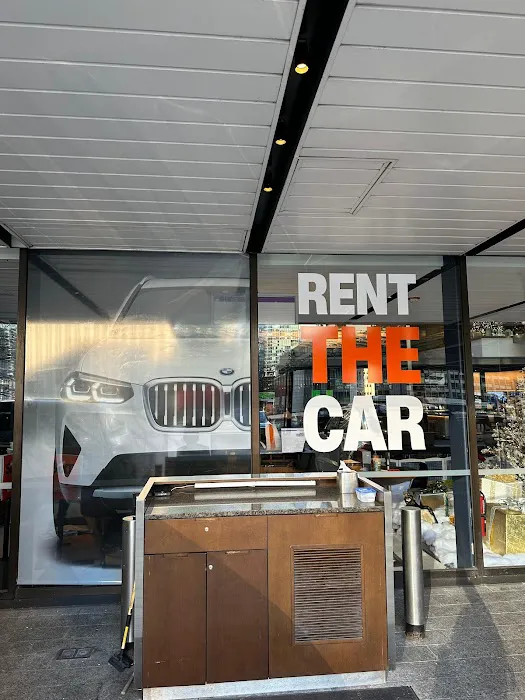 SIXT Rent a Car Chicago Hyatt Regency Picture 3
