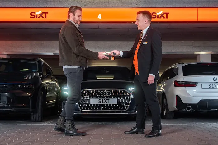 SIXT Rent A Car Chicago Lincoln Park Picture 4