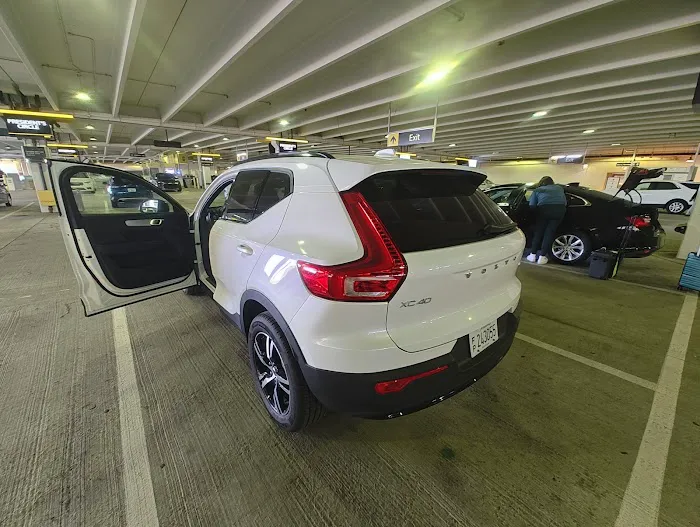 Hertz Car Rental - Chicago - Chicago Midway International Airport (MDW) Picture 9