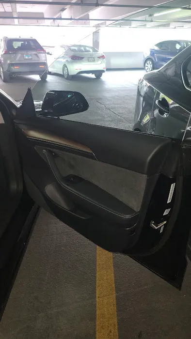 Hertz Car Rental - Chicago - North Clark Street Picture 7