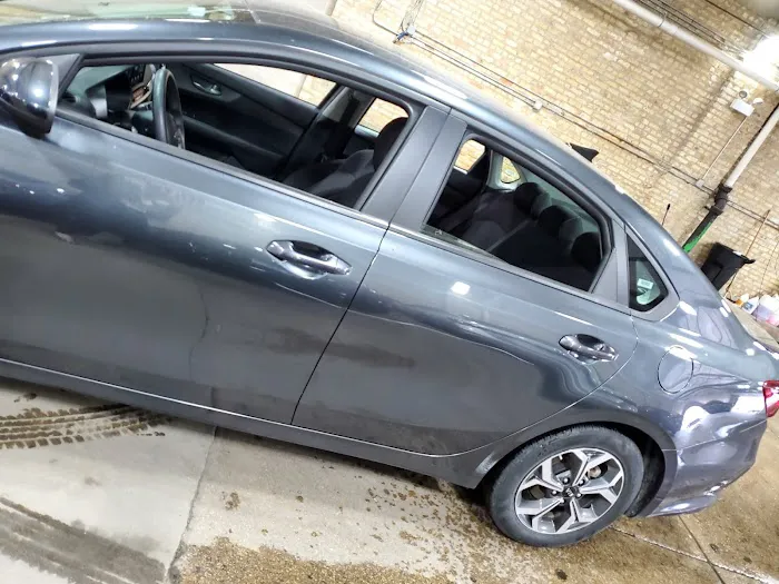 Avis Car Rental Picture 2