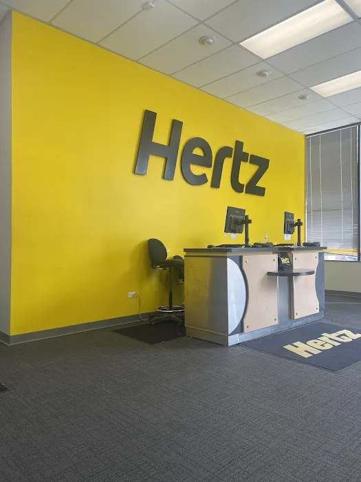 Hertz Car Rental - Evanston - North Green Bay Road Picture 1