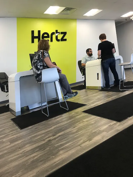 Hertz Car Rental - Aurora - North Lake Street Picture 7
