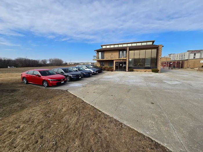 Oscar Car Rental Kenosha - Bristol Picture 2