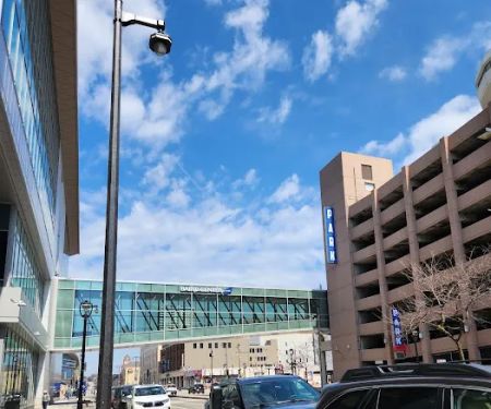 Hertz Car Rental - Milwaukee - N Vel R Phillips Avenue