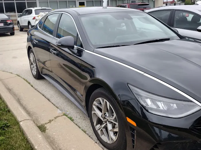 Hertz Car Rental - Rockford - Walton Street Picture 3