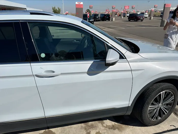 Avis Car Rental Picture 3