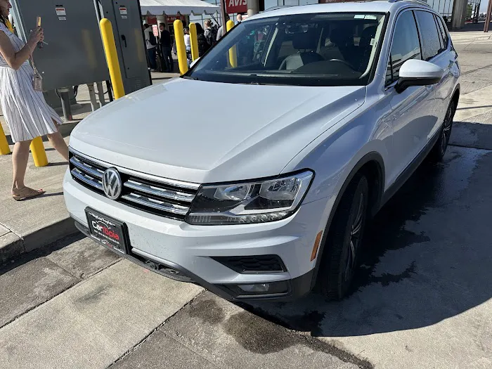 Avis Car Rental Picture 4