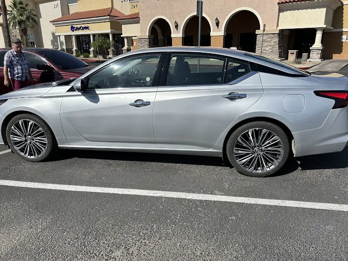 Avis Car Rental Picture 3