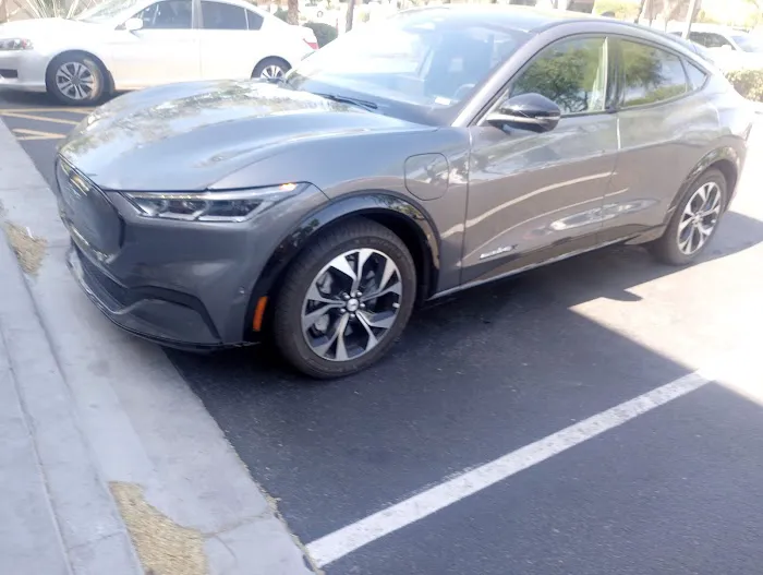 Avis Car Rental Picture 3