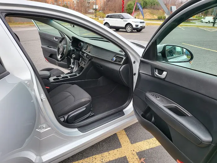 SAVE Auto Rental Picture 1