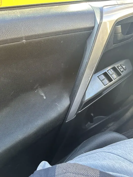 Dimmples Car Rentals Picture 3