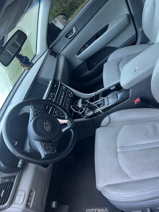 Dacruz Car Rentals Picture 10