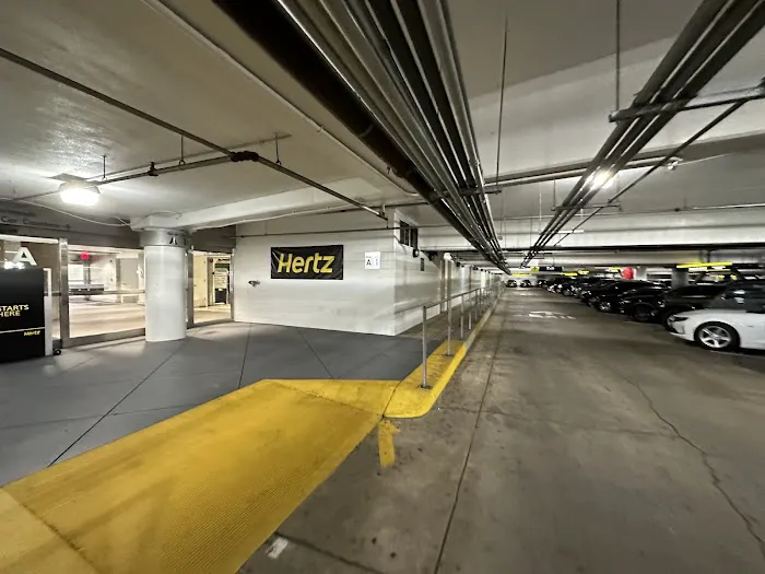 Hertz Car Rental - Washington Dc - Ronald Reagan Washington National Airport (DCA) Picture 3