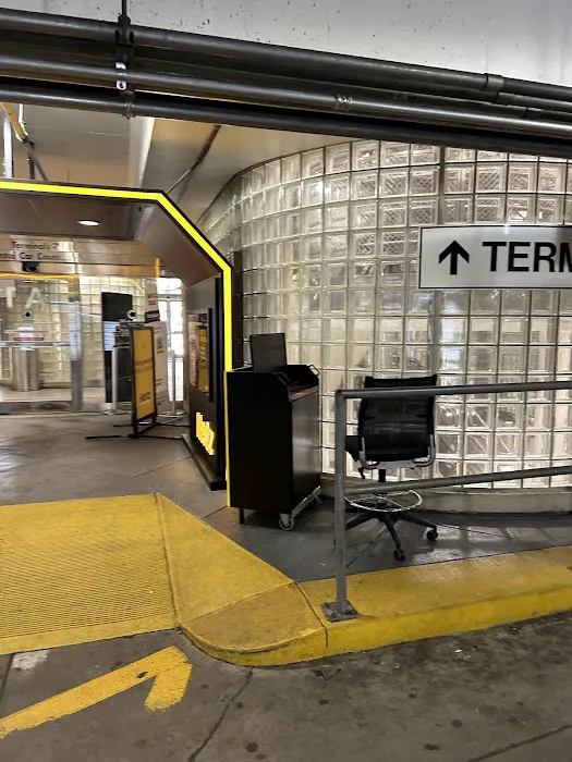 Hertz Car Rental - Washington Dc - Ronald Reagan Washington National Airport (DCA) Picture 7