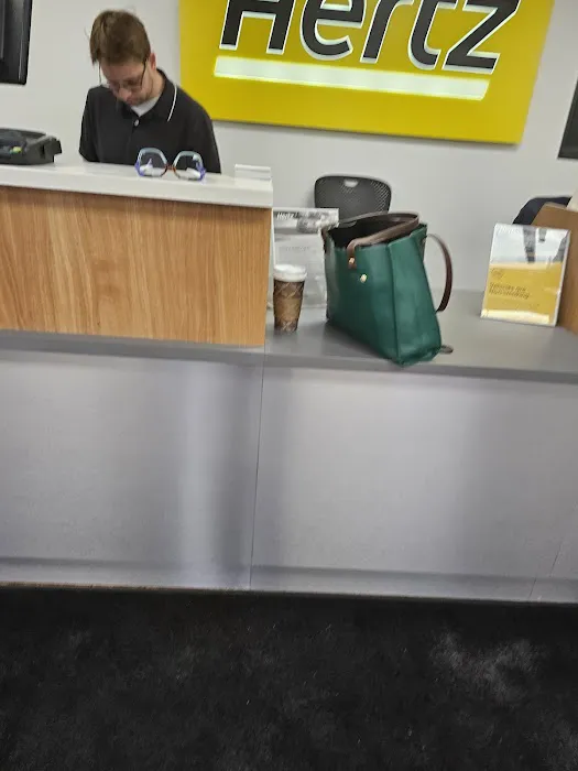 Hertz Car Rental - Alexandria - South Pickett Street Picture 2