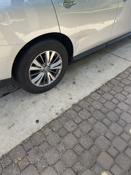 Avis Car Rental Picture 3