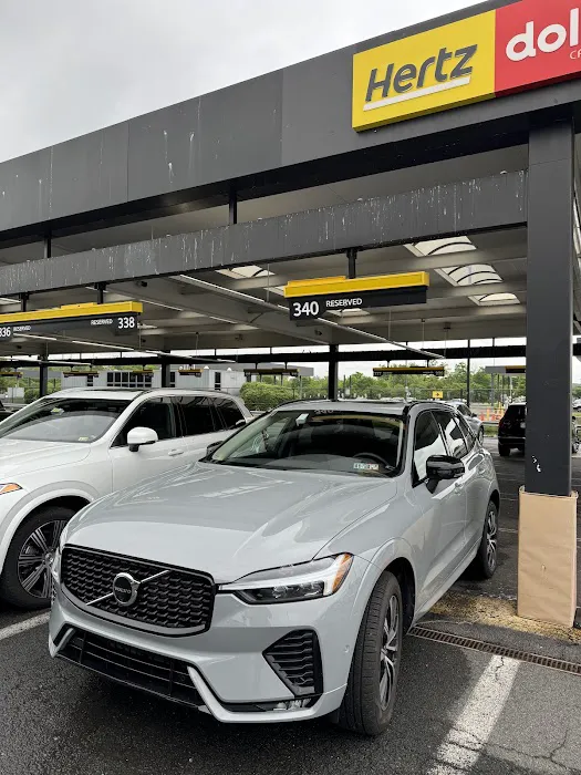 Hertz Car Rental - Dulles - Dulles International Airport (IAD) Picture 4