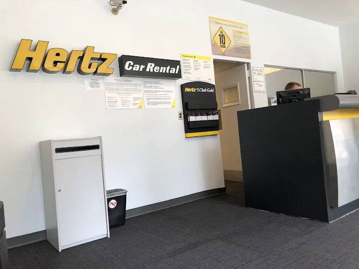 Hertz Car Rental - Oakland - Marriott City Center Picture 9