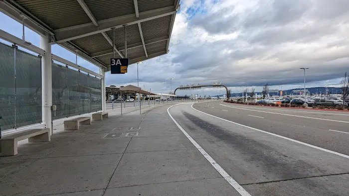 Hertz Car Rental - Oakland - Oakland International Airport (OAK) Picture 3