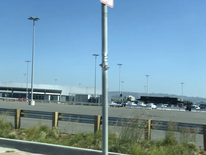 Hertz Car Rental - Oakland - Oakland International Airport (OAK) Picture 7