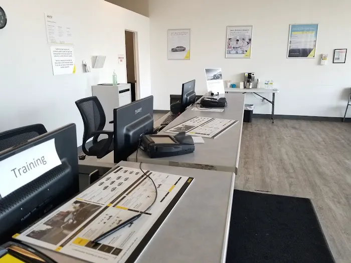 Hertz Car Rental - El Sobrante - San Pablo Dam Road Picture 4