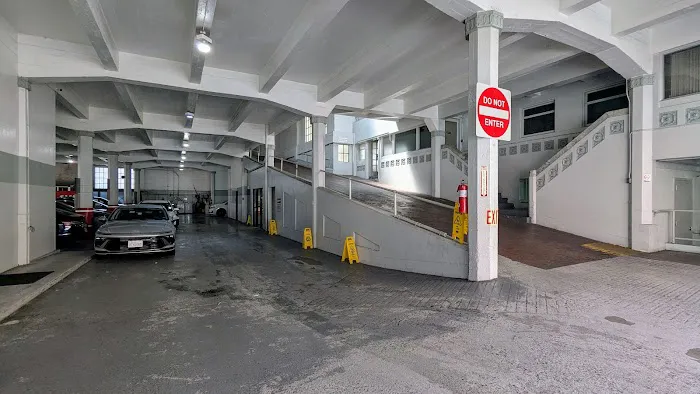 Avis Car Rental Picture 2