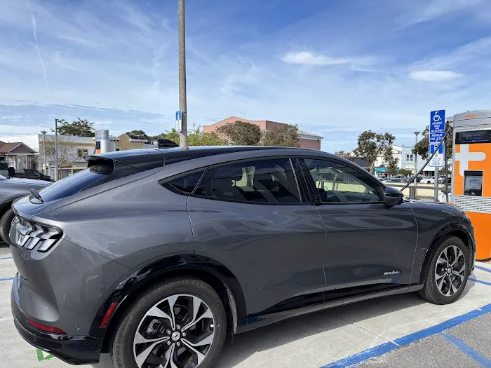 Avis Car Rental Picture 1