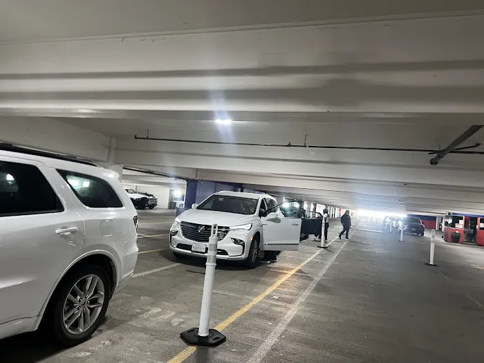 Avis Car Rental Picture 2