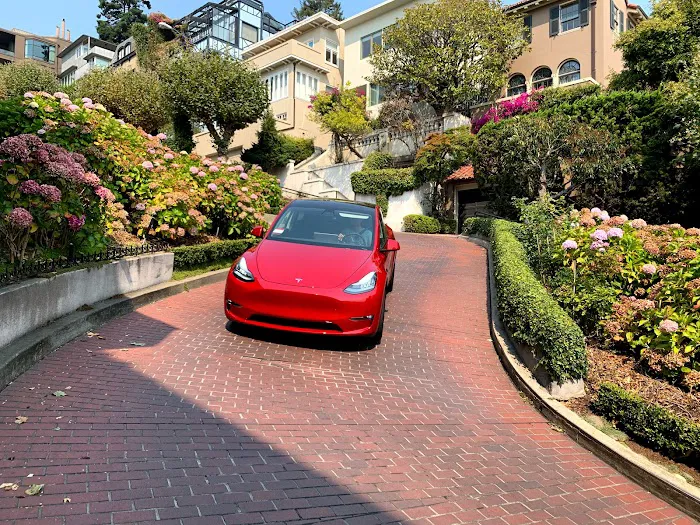Rent a Tesla Model Y Picture 2