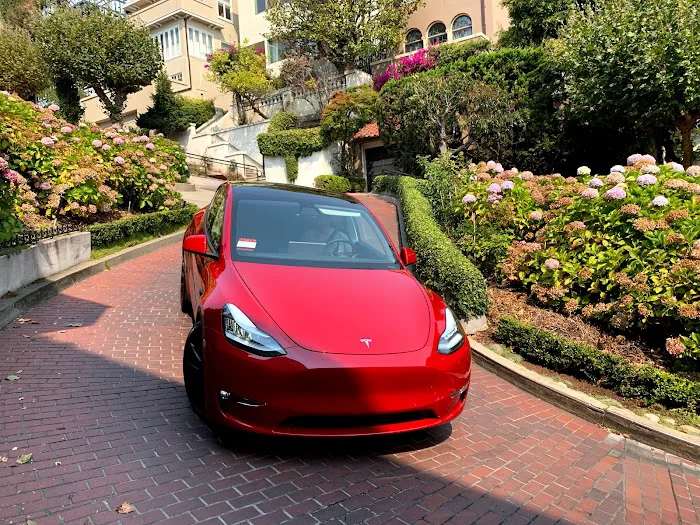 Rent a Tesla Model Y Picture 3