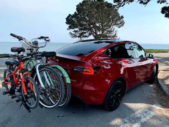 Rent a Tesla Model Y Picture 4