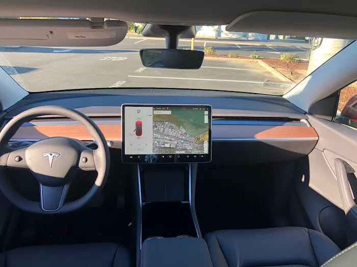 Rent a Tesla Model Y Picture 8