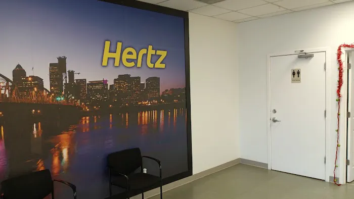Hertz Car Rental - Milwaukie - Southeast Mcloughlin Boulevard Picture 5