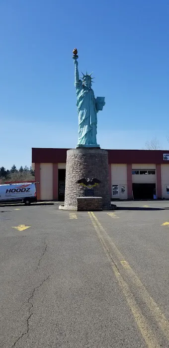 Hertz Car Rental - Milwaukie - Southeast Mcloughlin Boulevard Picture 7