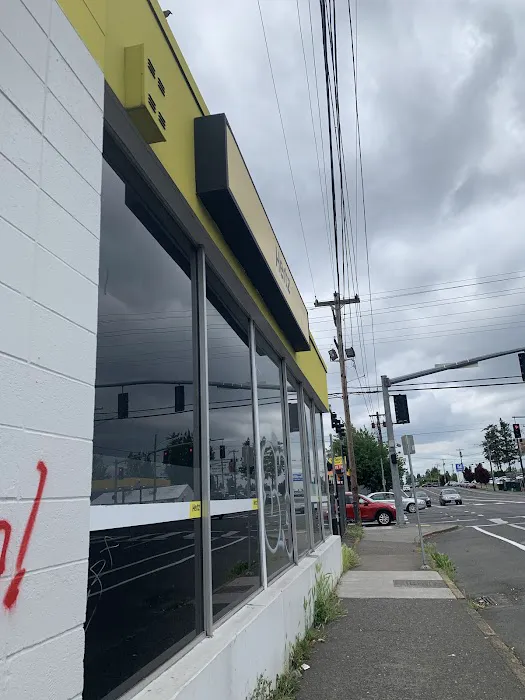 Hertz Car Rental - Portland - South East Stark Street Picture 5