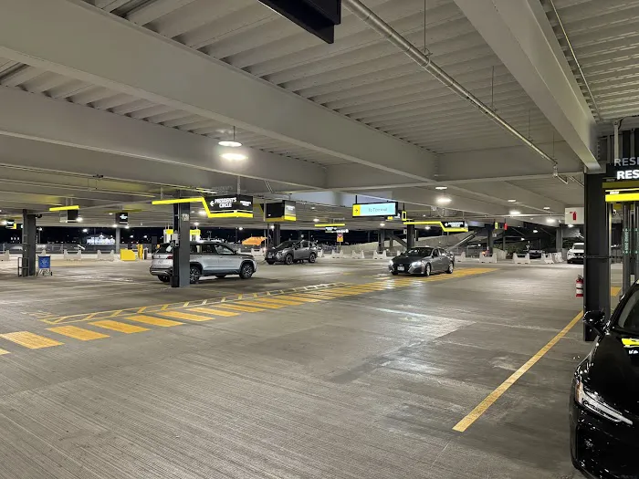 Hertz Car Rental - Portland - Portland International Airport (PDX) Picture 1