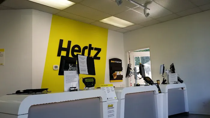 Hertz Car Rental - Tigard - Southwest Pacific Highway Picture 4