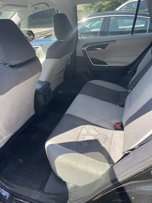 Hertz Car Rental - Tigard - Southwest Pacific Highway Picture 7