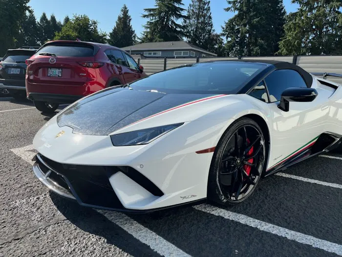 Fisher Luxury Rental Picture 4