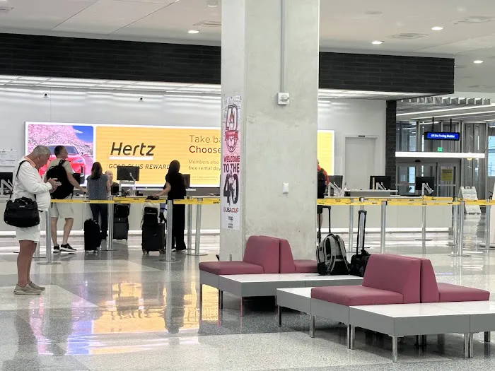 Hertz Car Rental - Saint Paul - Minneapolis-saint Paul International Airport (MSP) Picture 3