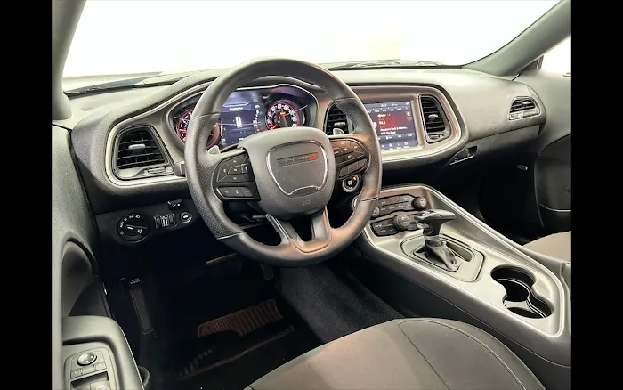 Top Tier premium car rental Picture 4