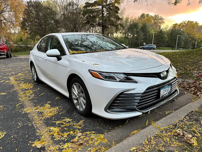 Life Star Car Rentals Picture 3