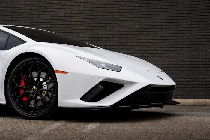 Foreign Oxygen Luxury Car Rental Picture 2