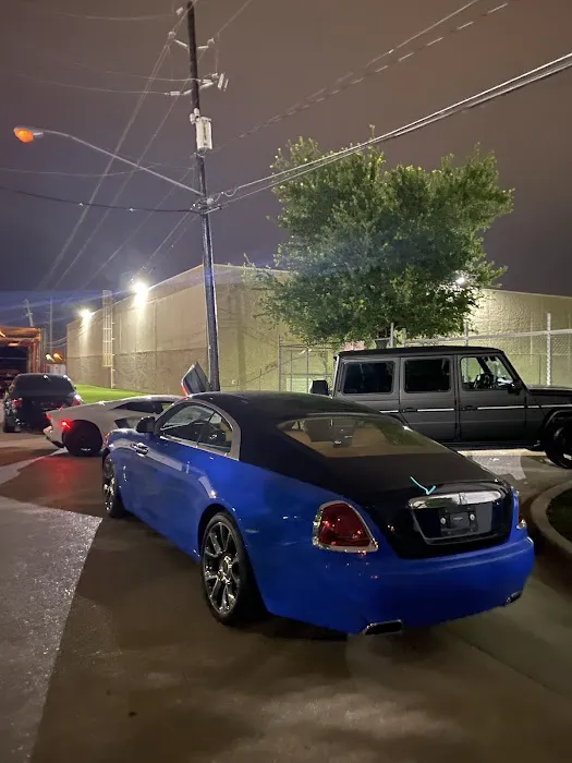 Foreign Oxygen Luxury Car Rental Picture 1