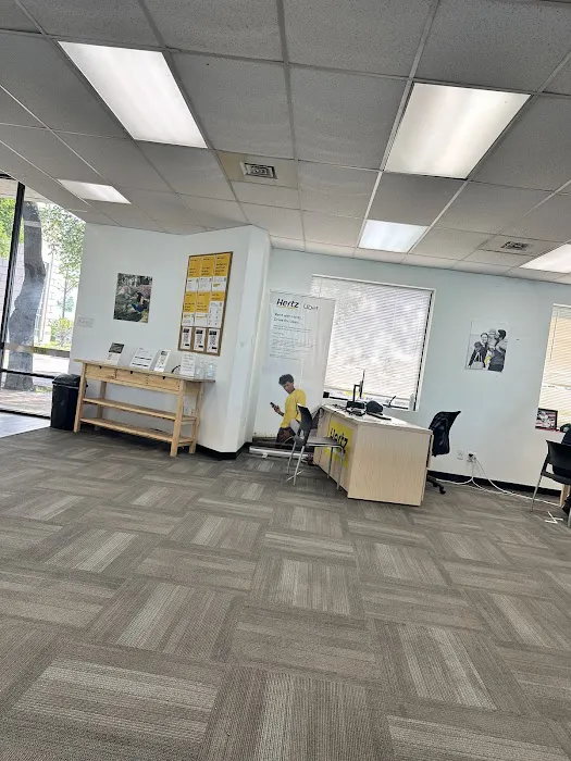 Hertz Car Rental - Addison - Midway Road Picture 8