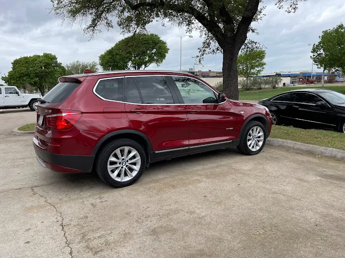 Family Car Rental Picture 9